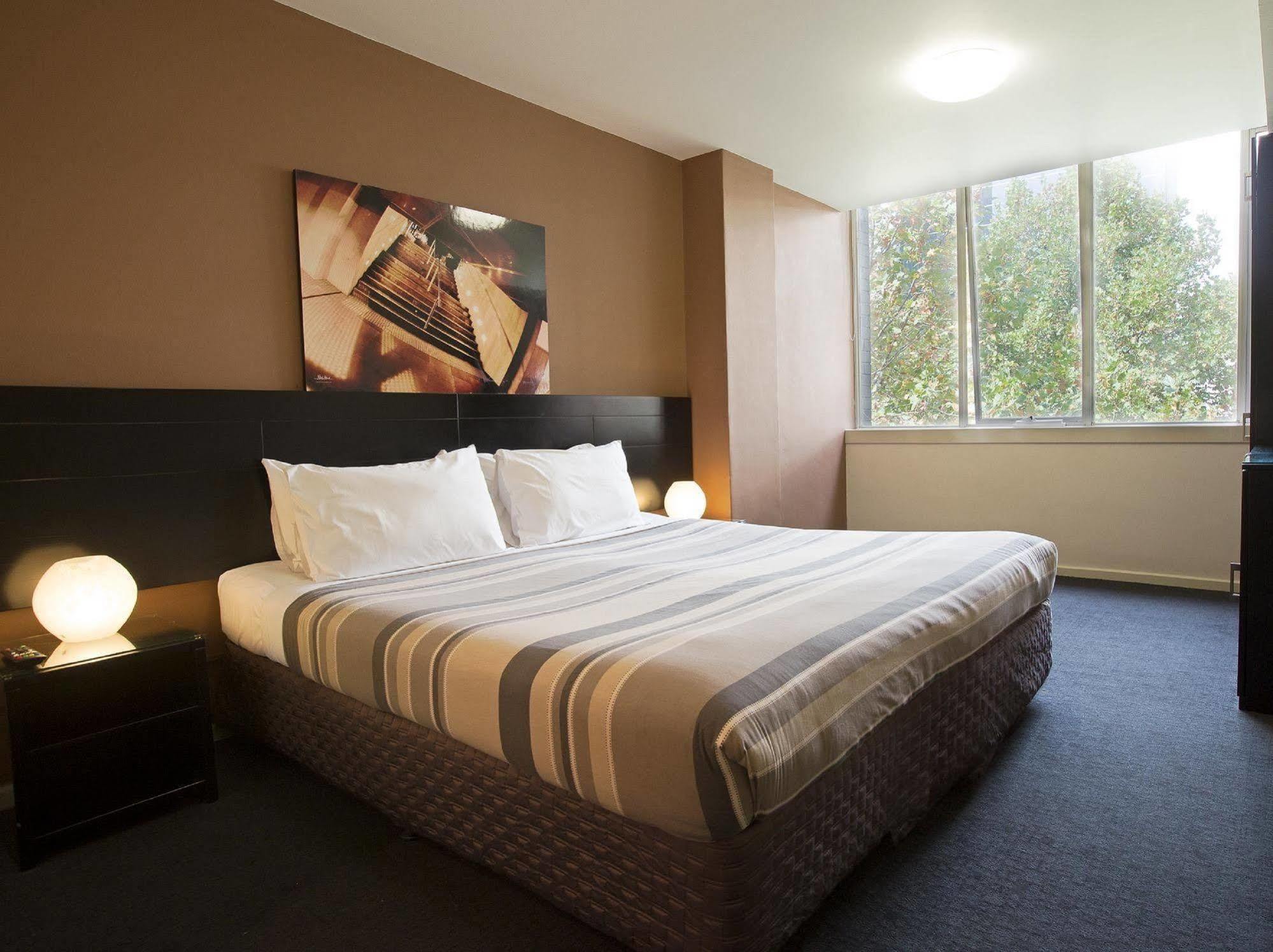 โนแมดส์เมลเบิร์นแบ็คแพคเกอร์ Hostel ภายนอก รูปภาพ