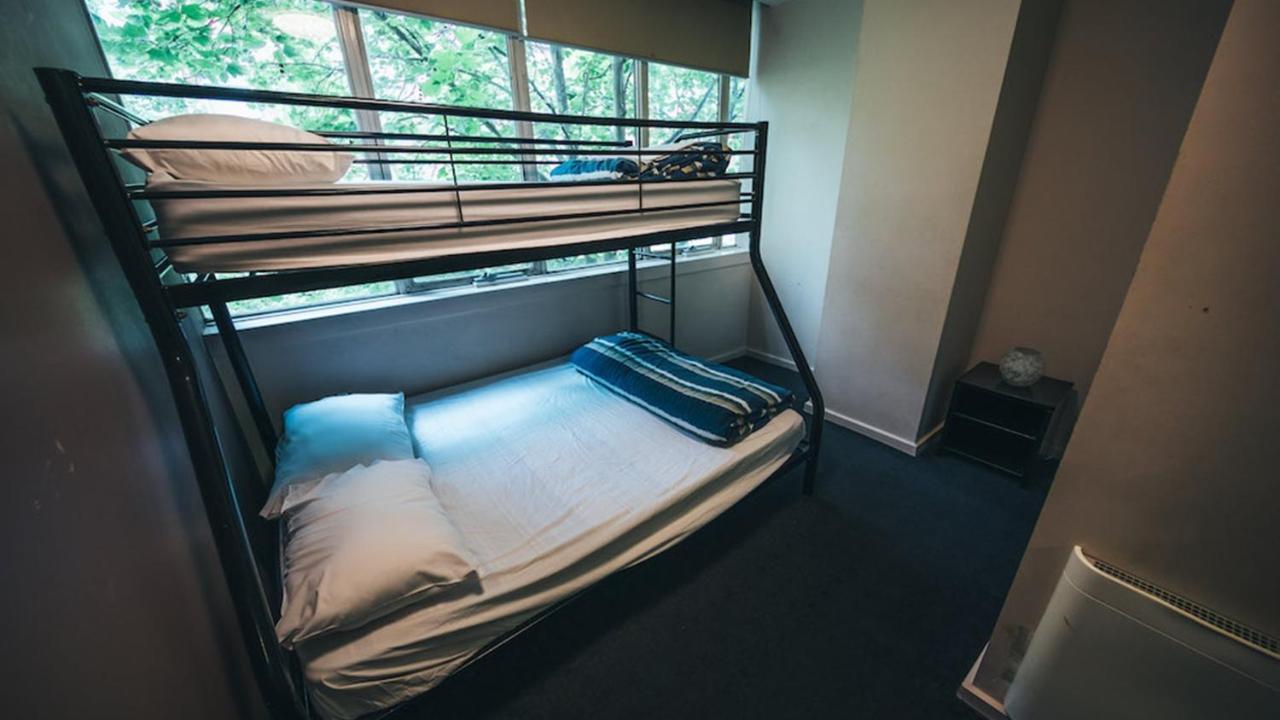 โนแมดส์เมลเบิร์นแบ็คแพคเกอร์ Hostel ภายนอก รูปภาพ